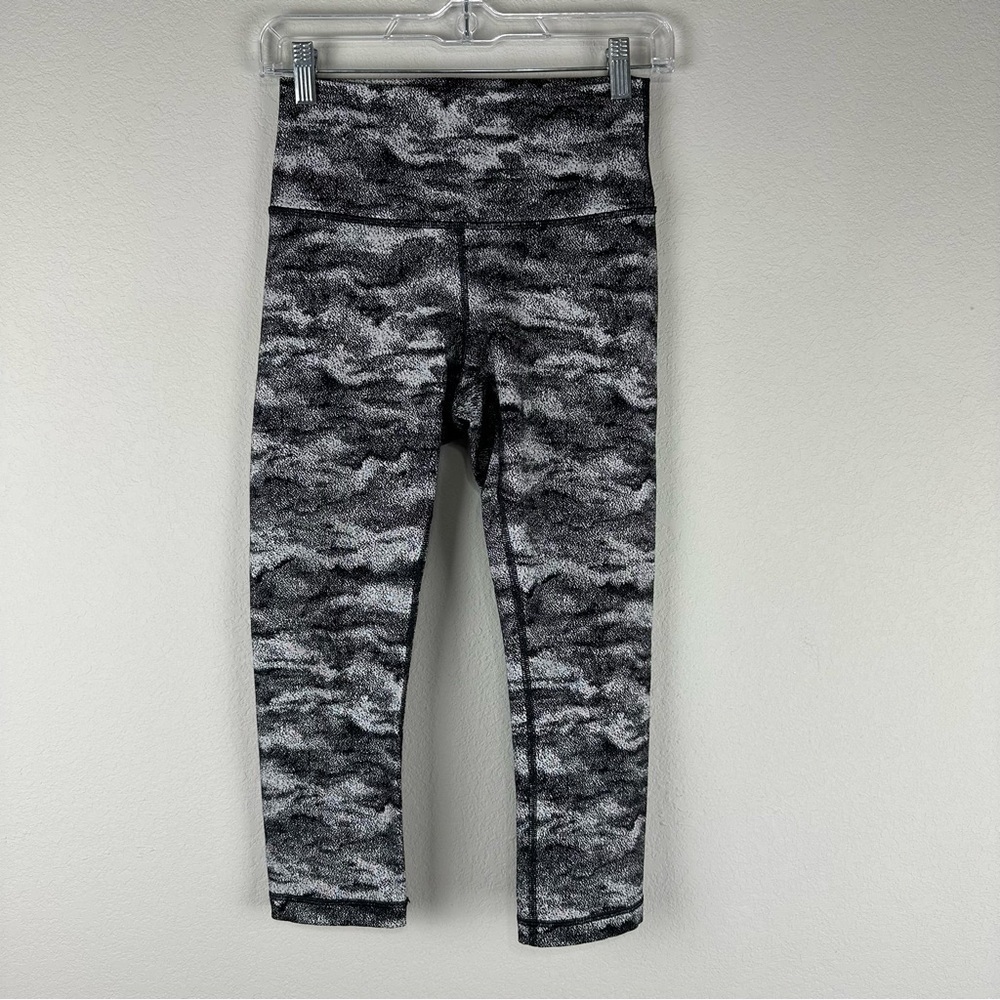 Lululemon Black White Luon Hazy Days Wunder Under Hi-Rise Crop Leggings Size 6